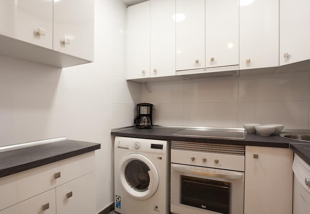 Barnapartments Basic Gracia บาร์เซโลนา ภายนอก รูปภาพ