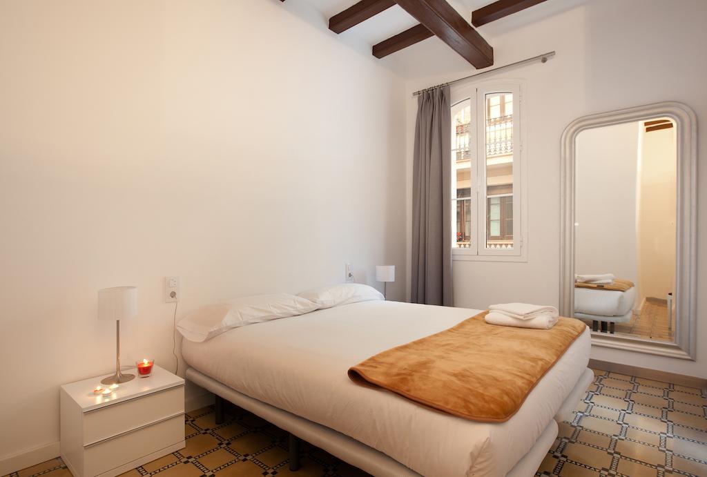 Barnapartments Basic Gracia บาร์เซโลนา ภายนอก รูปภาพ