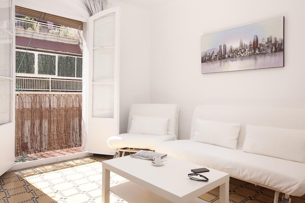 Barnapartments Basic Gracia บาร์เซโลนา ภายนอก รูปภาพ