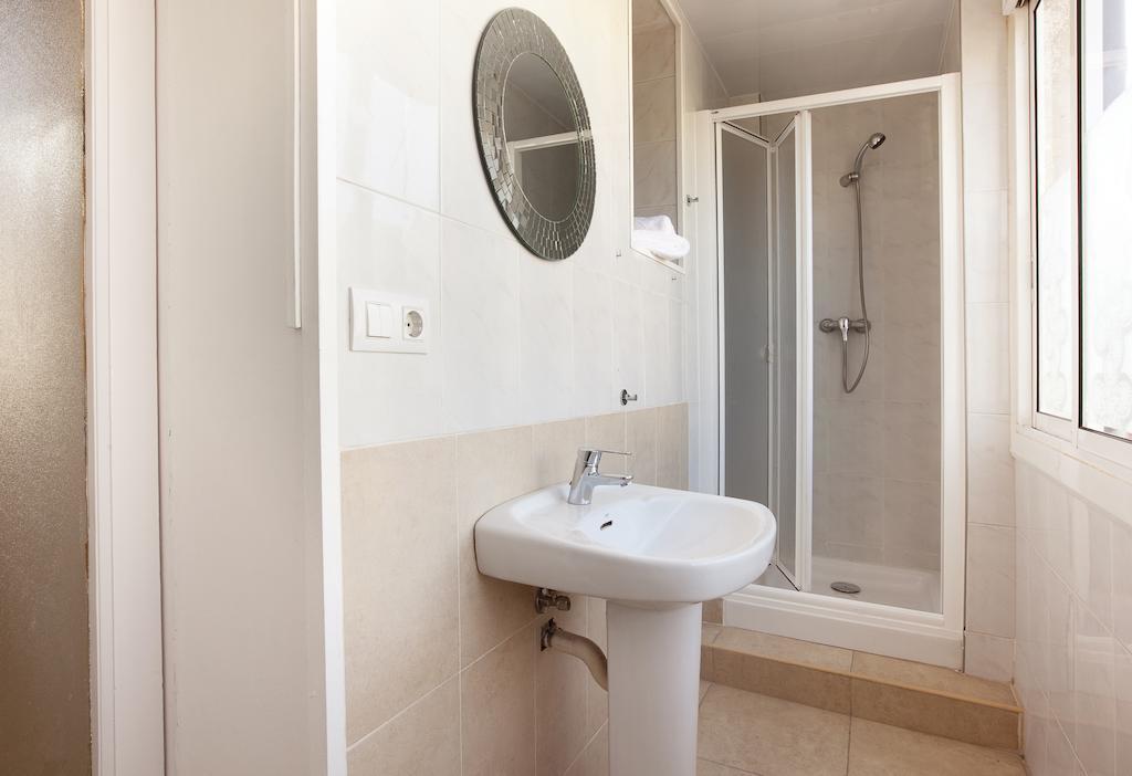 Barnapartments Basic Gracia บาร์เซโลนา ภายนอก รูปภาพ