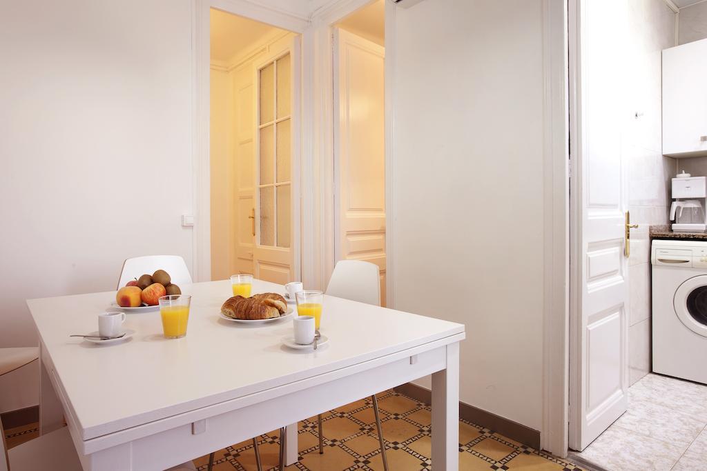 Barnapartments Basic Gracia บาร์เซโลนา ภายนอก รูปภาพ
