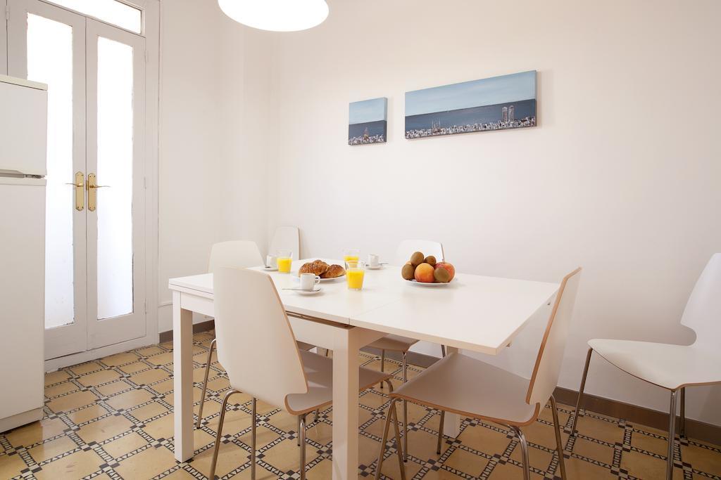 Barnapartments Basic Gracia บาร์เซโลนา ภายนอก รูปภาพ