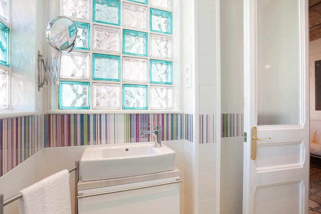 Barnapartments Basic Gracia บาร์เซโลนา ภายนอก รูปภาพ