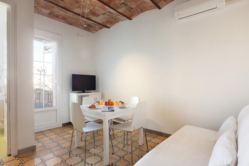 Barnapartments Basic Gracia บาร์เซโลนา ภายนอก รูปภาพ