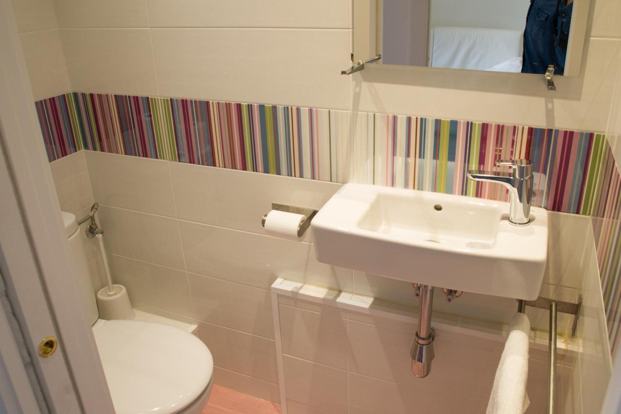 Barnapartments Basic Gracia บาร์เซโลนา ภายนอก รูปภาพ