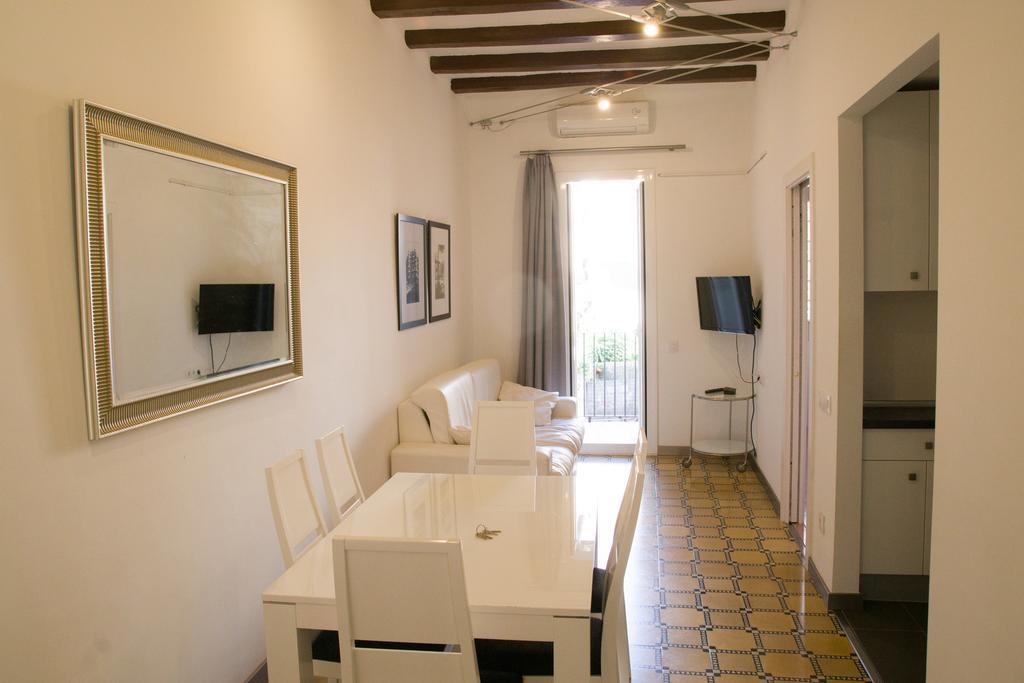 Barnapartments Basic Gracia บาร์เซโลนา ภายนอก รูปภาพ