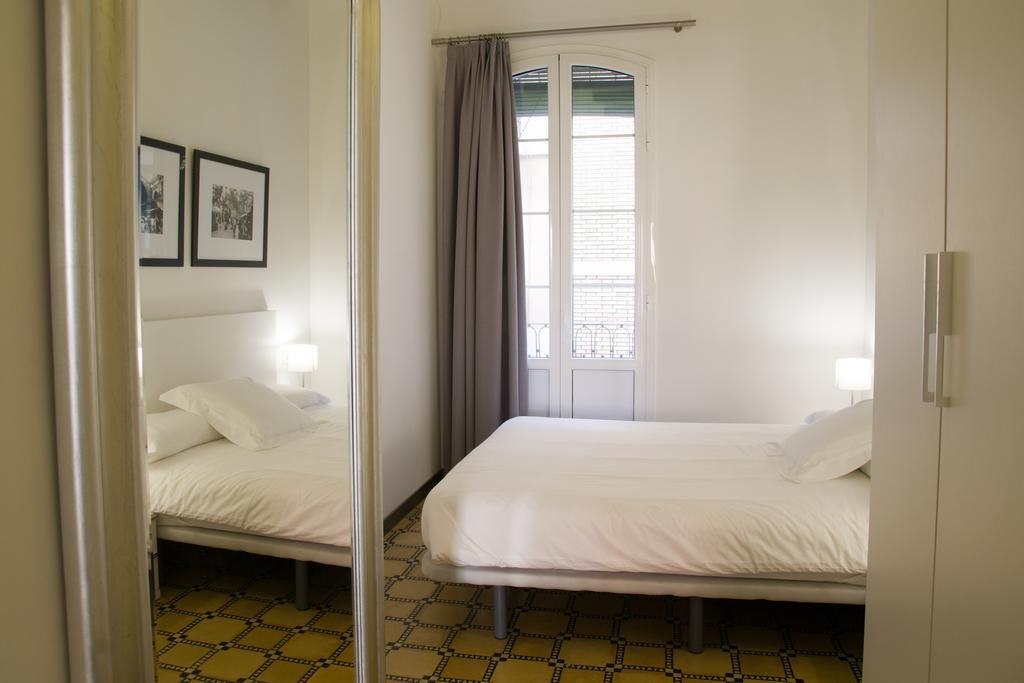 Barnapartments Basic Gracia บาร์เซโลนา ภายนอก รูปภาพ