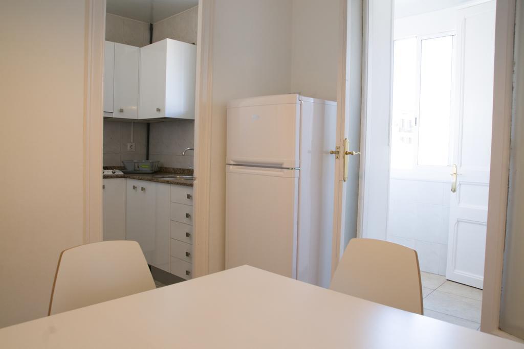 Barnapartments Basic Gracia บาร์เซโลนา ภายนอก รูปภาพ