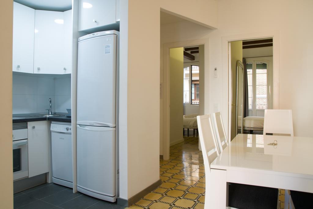 Barnapartments Basic Gracia บาร์เซโลนา ภายนอก รูปภาพ