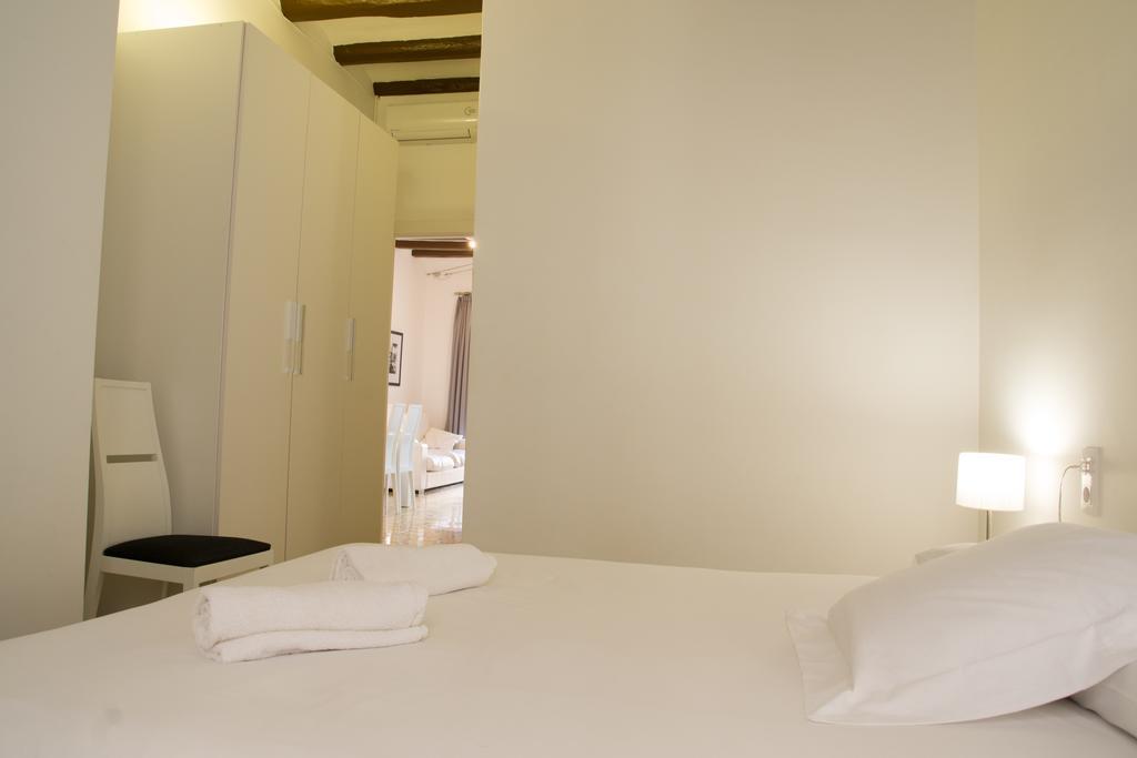 Barnapartments Basic Gracia บาร์เซโลนา ภายนอก รูปภาพ