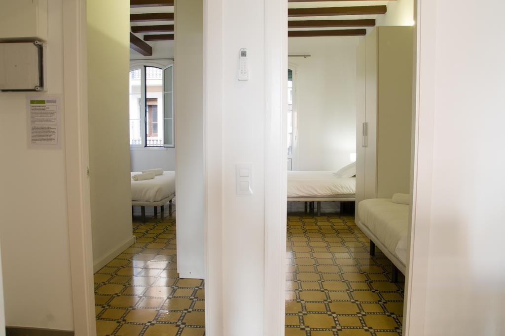 Barnapartments Basic Gracia บาร์เซโลนา ภายนอก รูปภาพ