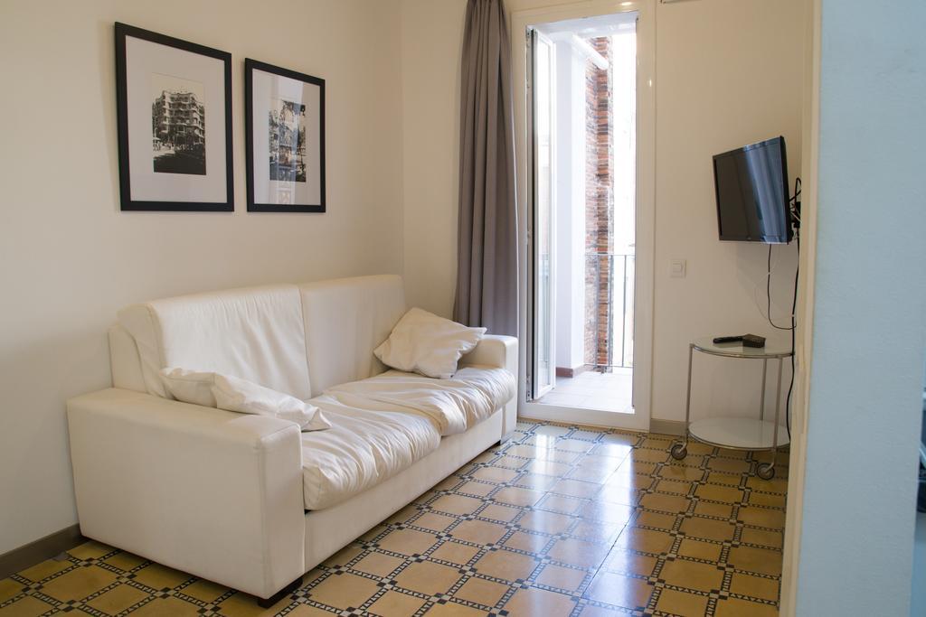 Barnapartments Basic Gracia บาร์เซโลนา ภายนอก รูปภาพ