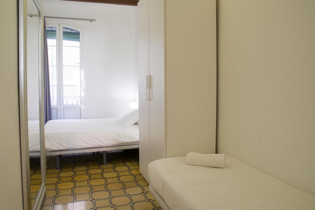 Barnapartments Basic Gracia บาร์เซโลนา ภายนอก รูปภาพ